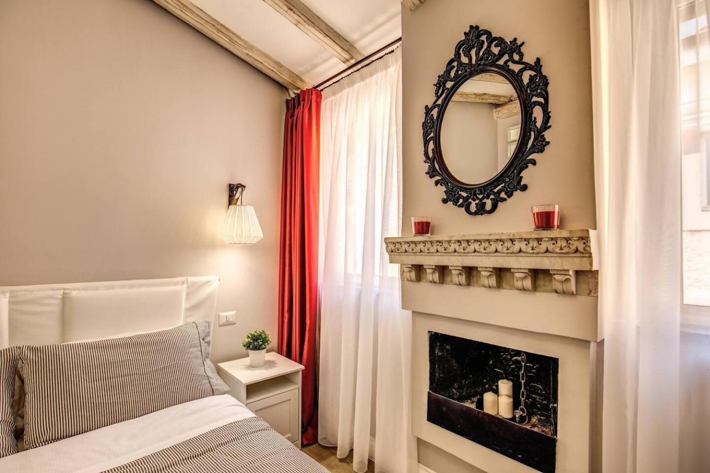 Attic With Terrace By Trevi Fountain Apartment Rome Exterior photo